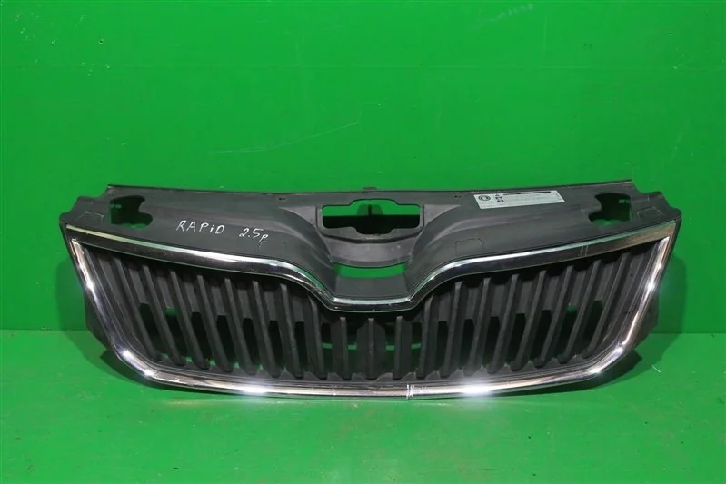 Решетка радиатора SKODA RAPID 2014-2020
