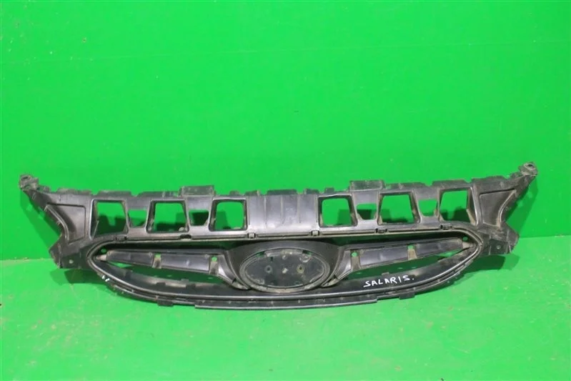Решетка радиатора HYUNDAI SOLARIS 2010-2014