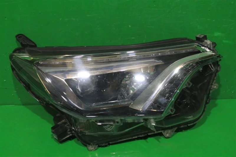 Фара TOYOTA RAV4 2015-2019 CA40