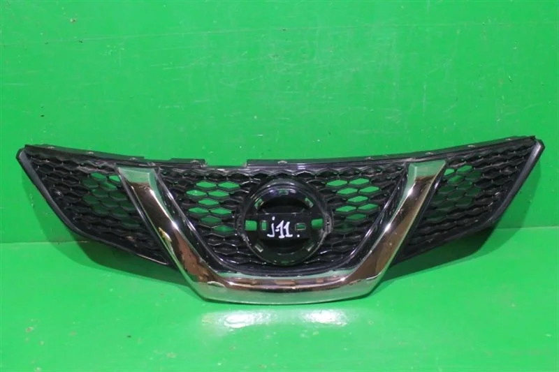 Решетка радиатора NISSAN QASHQAI 2013-2019 j11