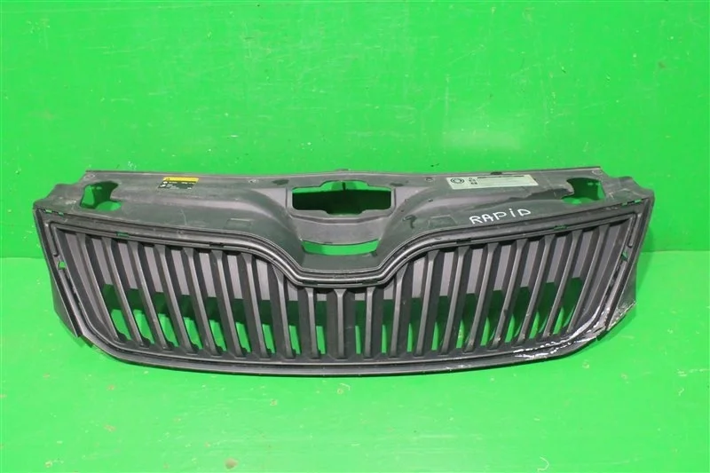 Решетка радиатора SKODA RAPID 2014-2020