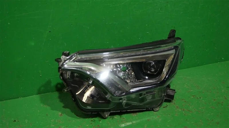 Фара TOYOTA RAV4 2015-2019 CA40