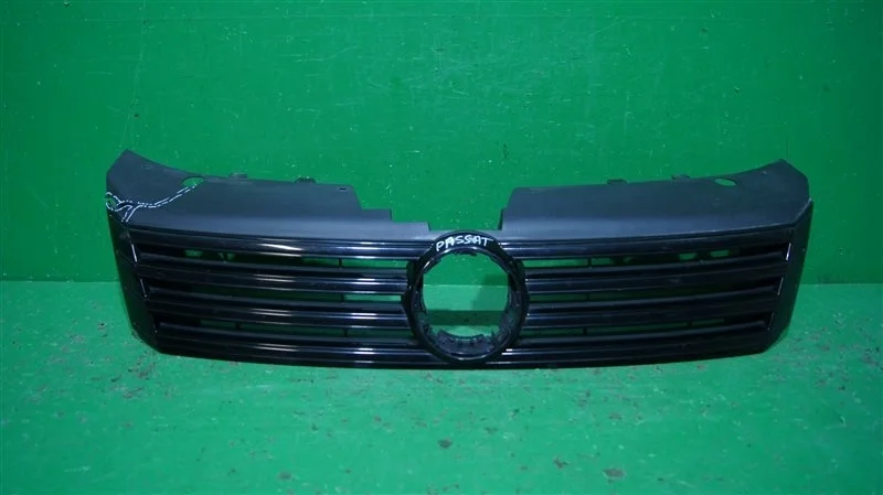 Решетка радиатора VOLKSWAGEN PASSAT 2011-2015 B7