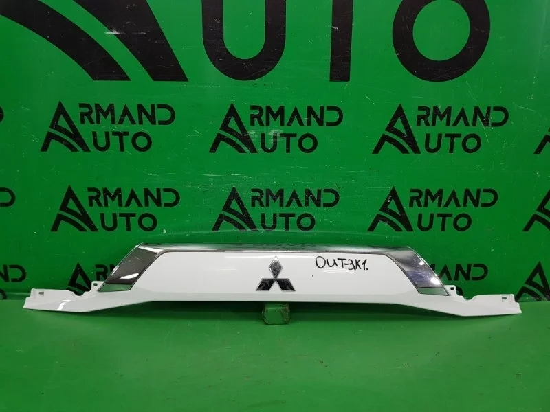 Накладка двери багажника MITSUBISHI OUTLANDER 2015-нв 3
