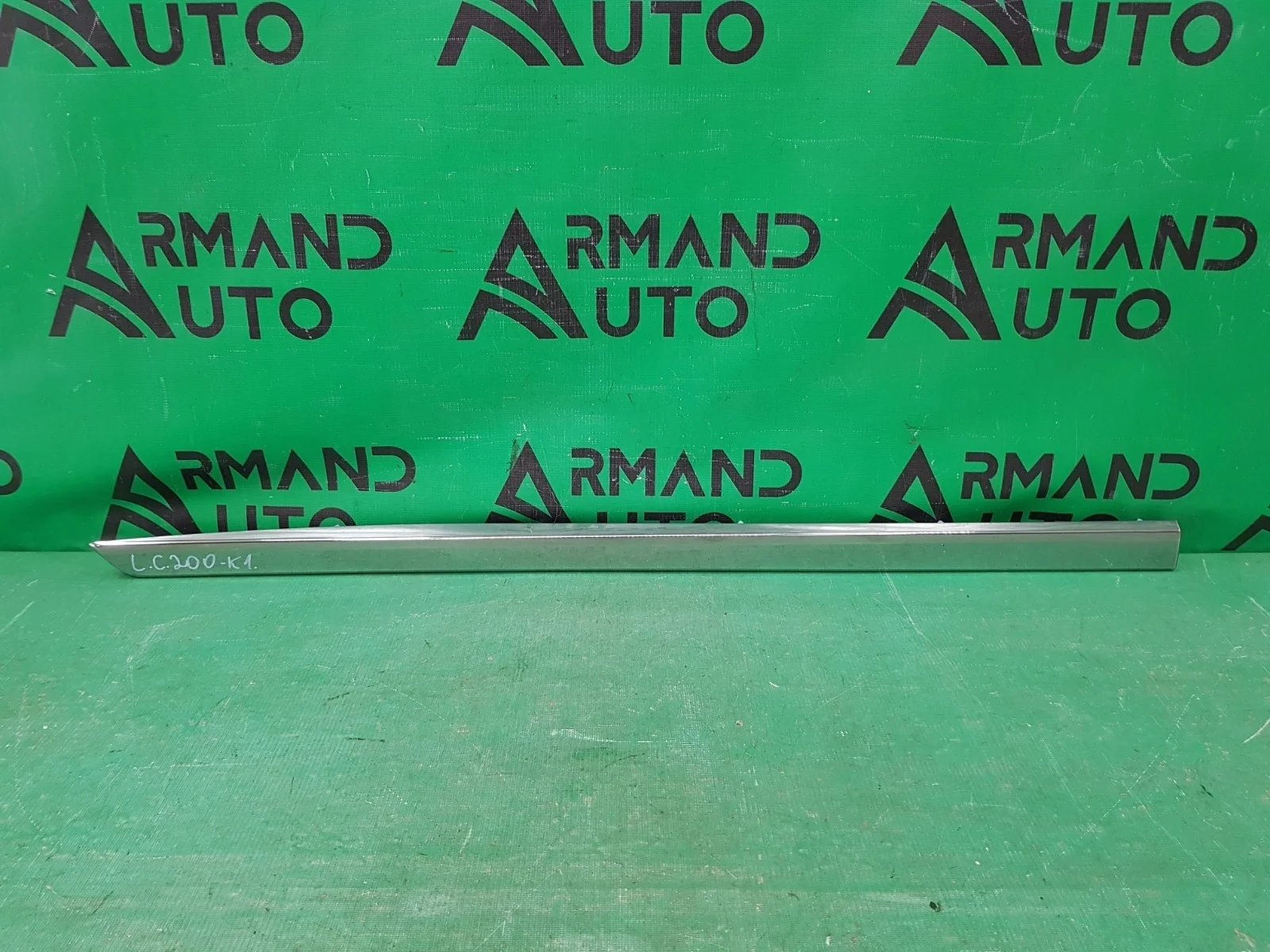 Молдинг двери TOYOTA LAND CRUISER 2015-2021 200