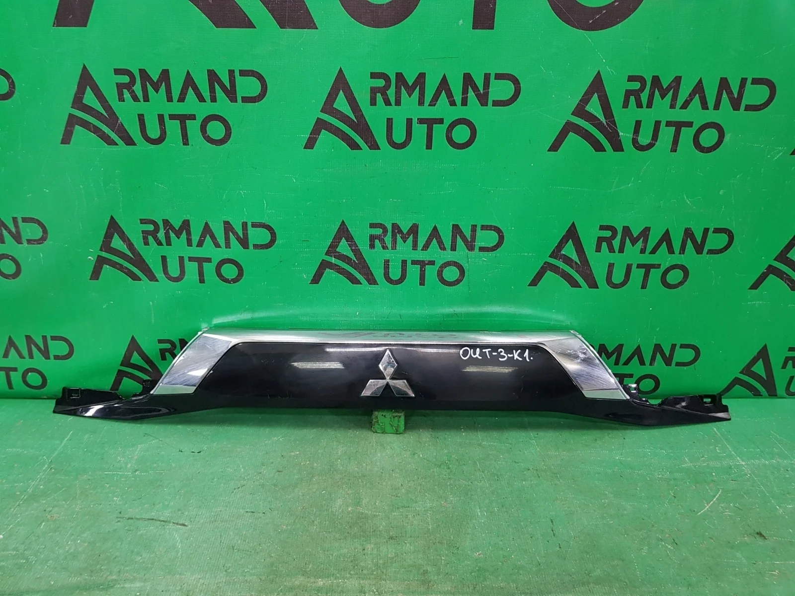 Накладка двери багажника MITSUBISHI OUTLANDER 2015-нв 3