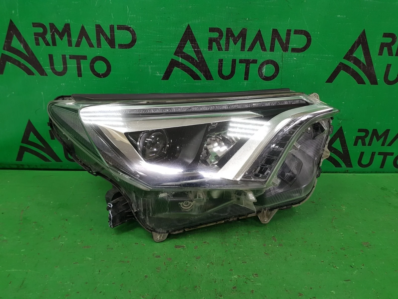 Фара TOYOTA RAV4 2015-2019 CA40