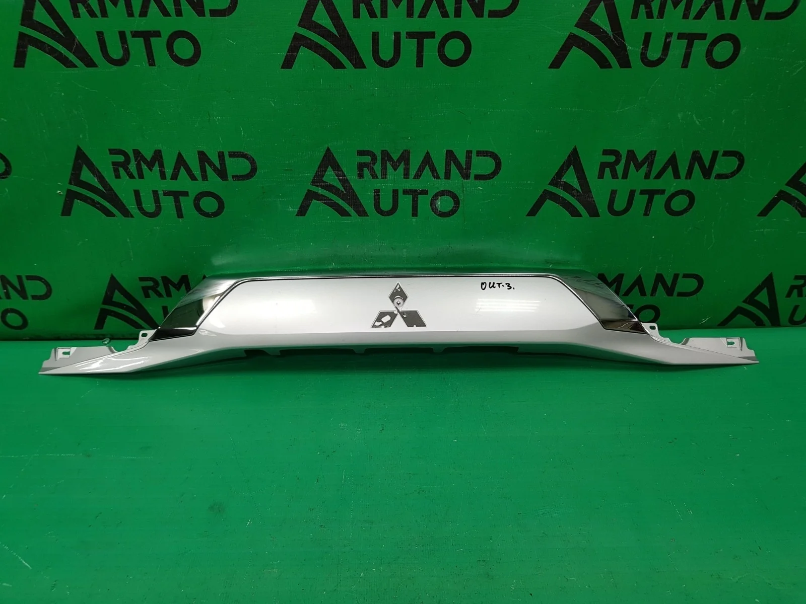 Накладка двери багажника MITSUBISHI OUTLANDER 2015-нв 3