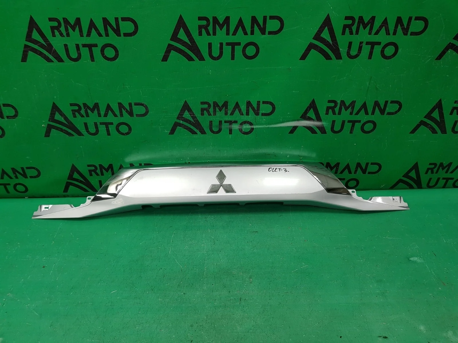 Накладка двери багажника MITSUBISHI OUTLANDER 2015-нв 3