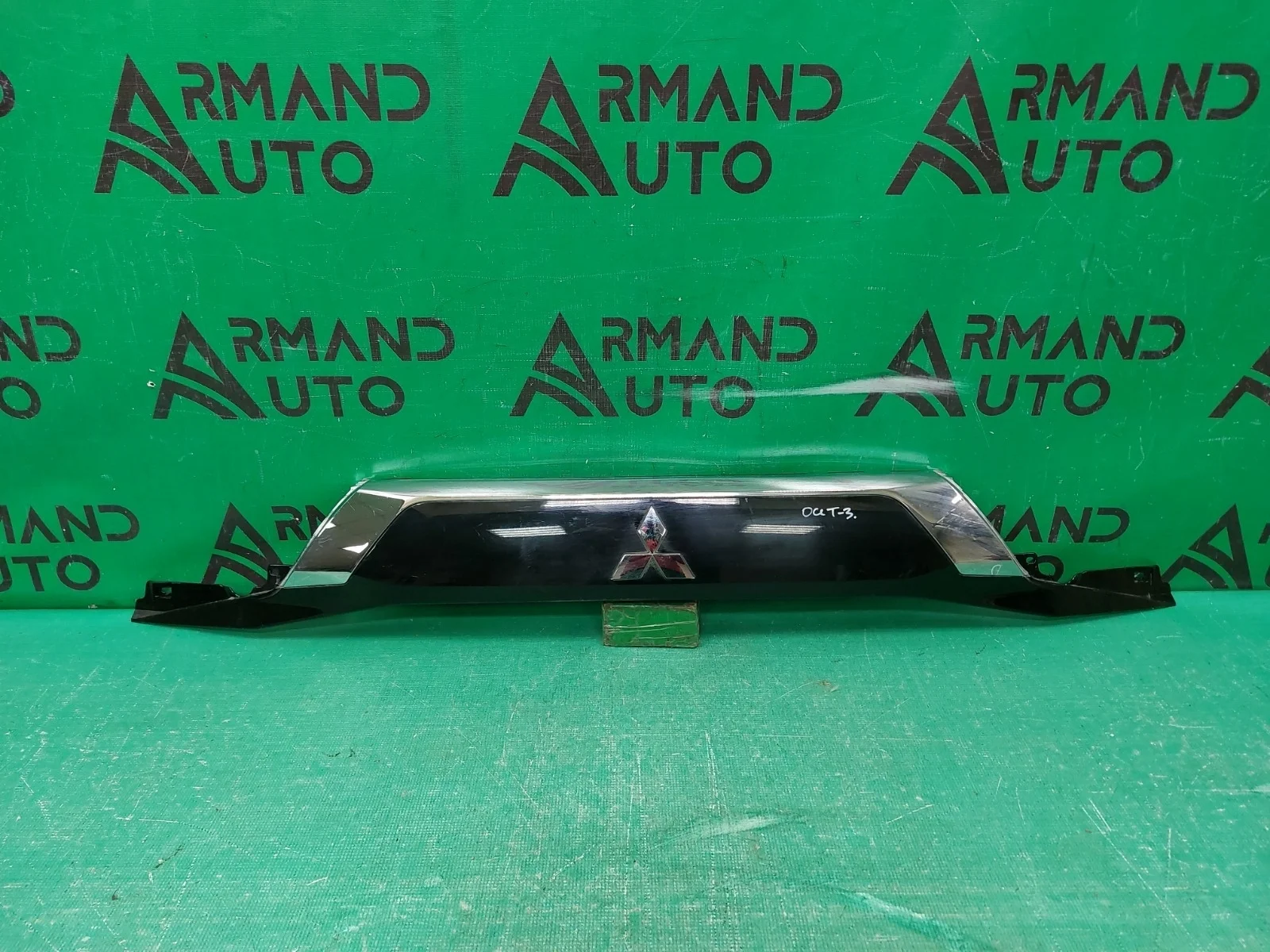 Накладка двери багажника MITSUBISHI OUTLANDER 2015-нв 3
