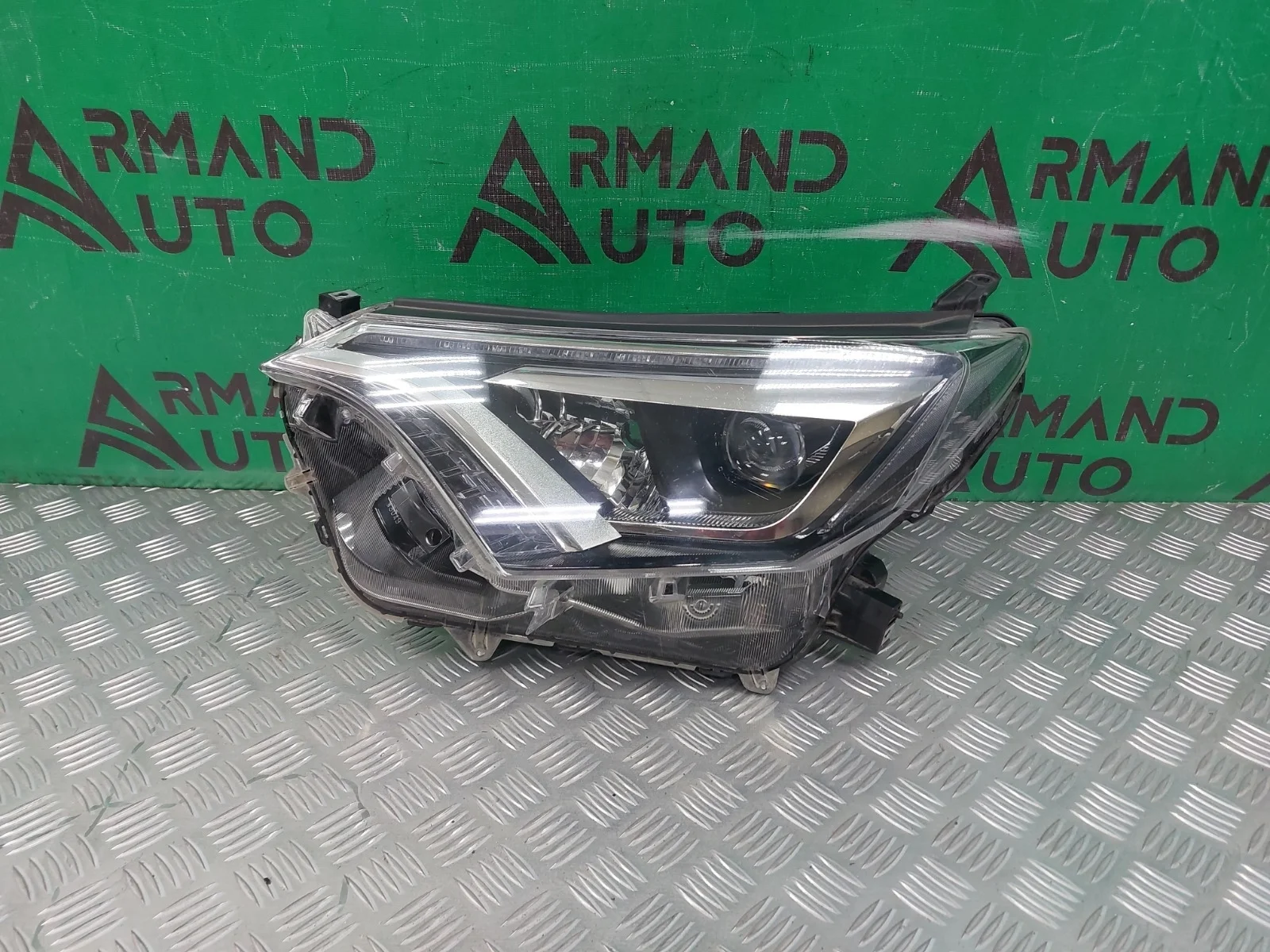 Фара TOYOTA RAV4 2015-2019 CA40