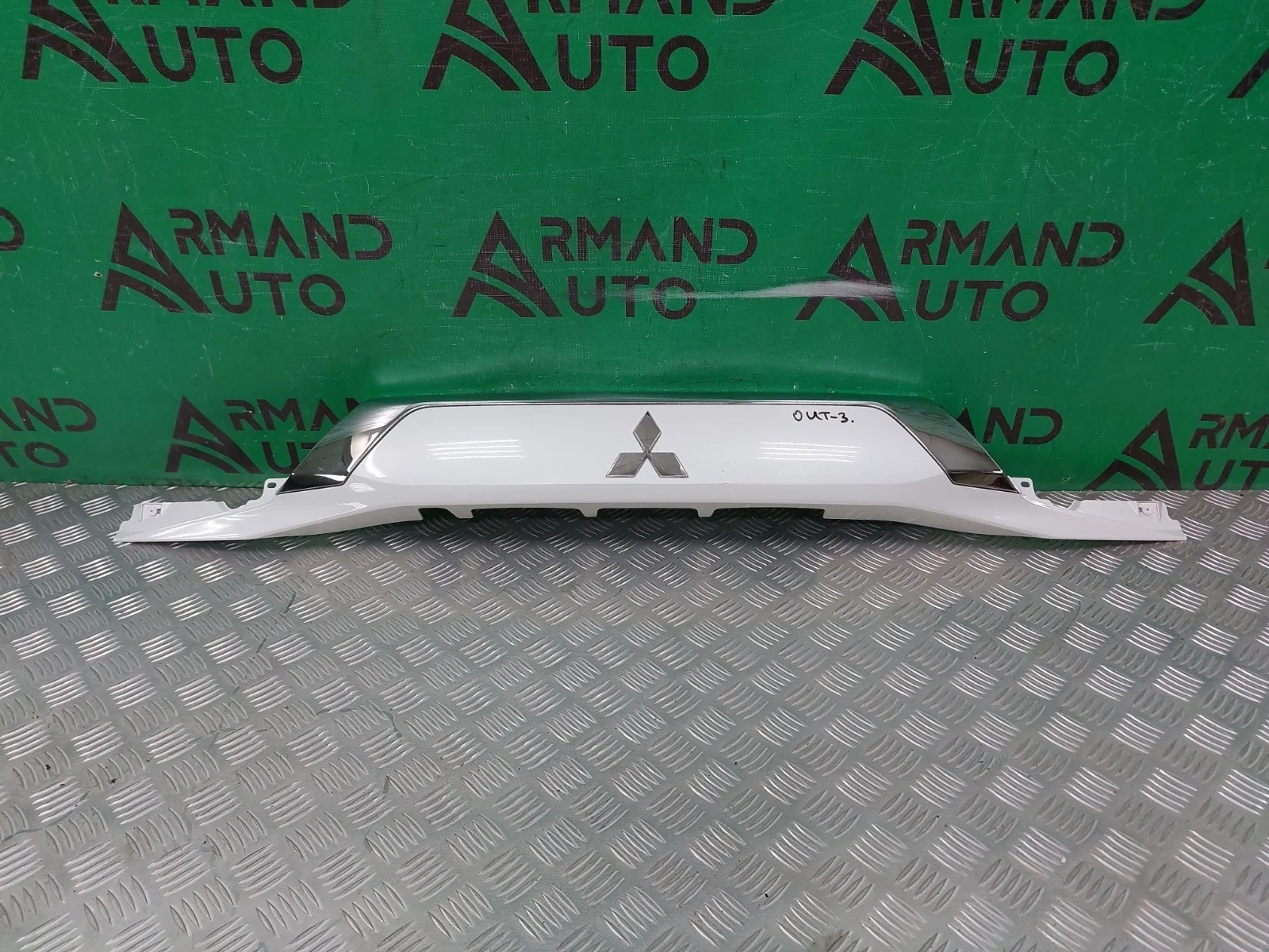 Накладка двери багажника MITSUBISHI OUTLANDER 2015-нв 3