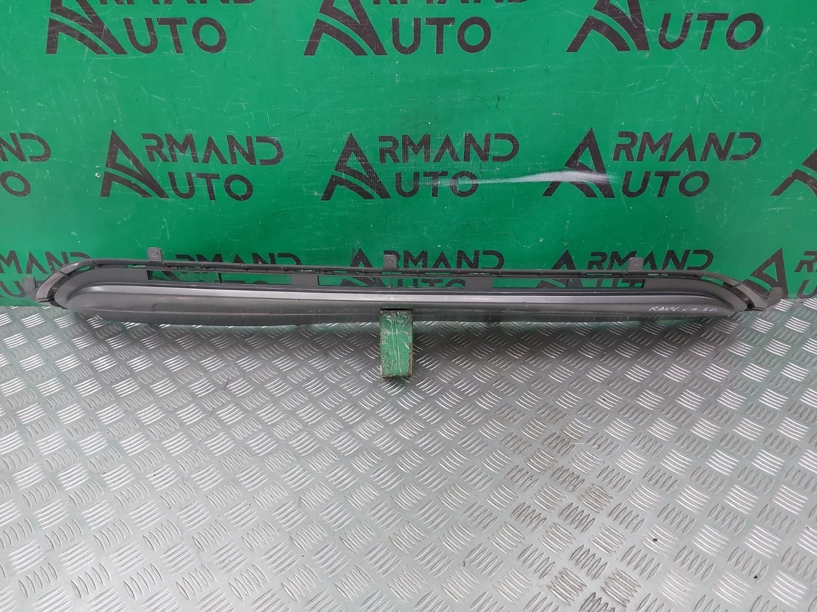 Накладка бампера TOYOTA RAV4 2008-2013 XA30