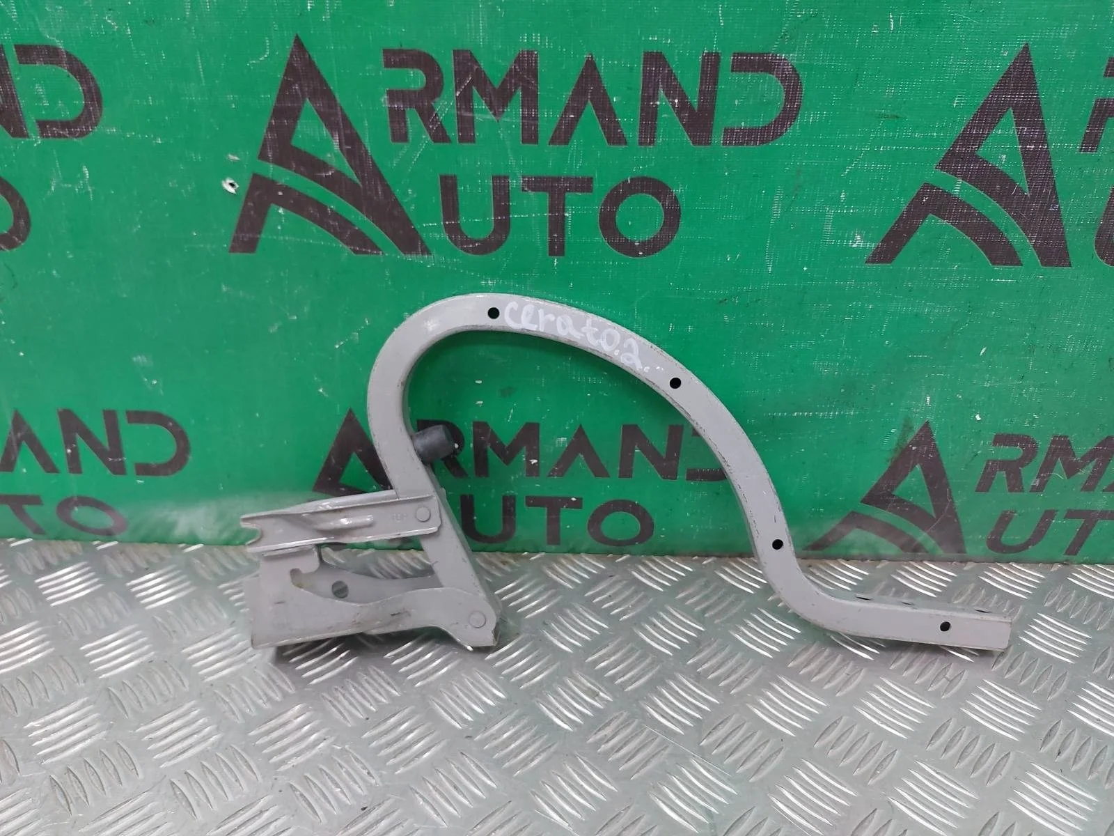 Петля багажника KIA Cerato 2008-2013