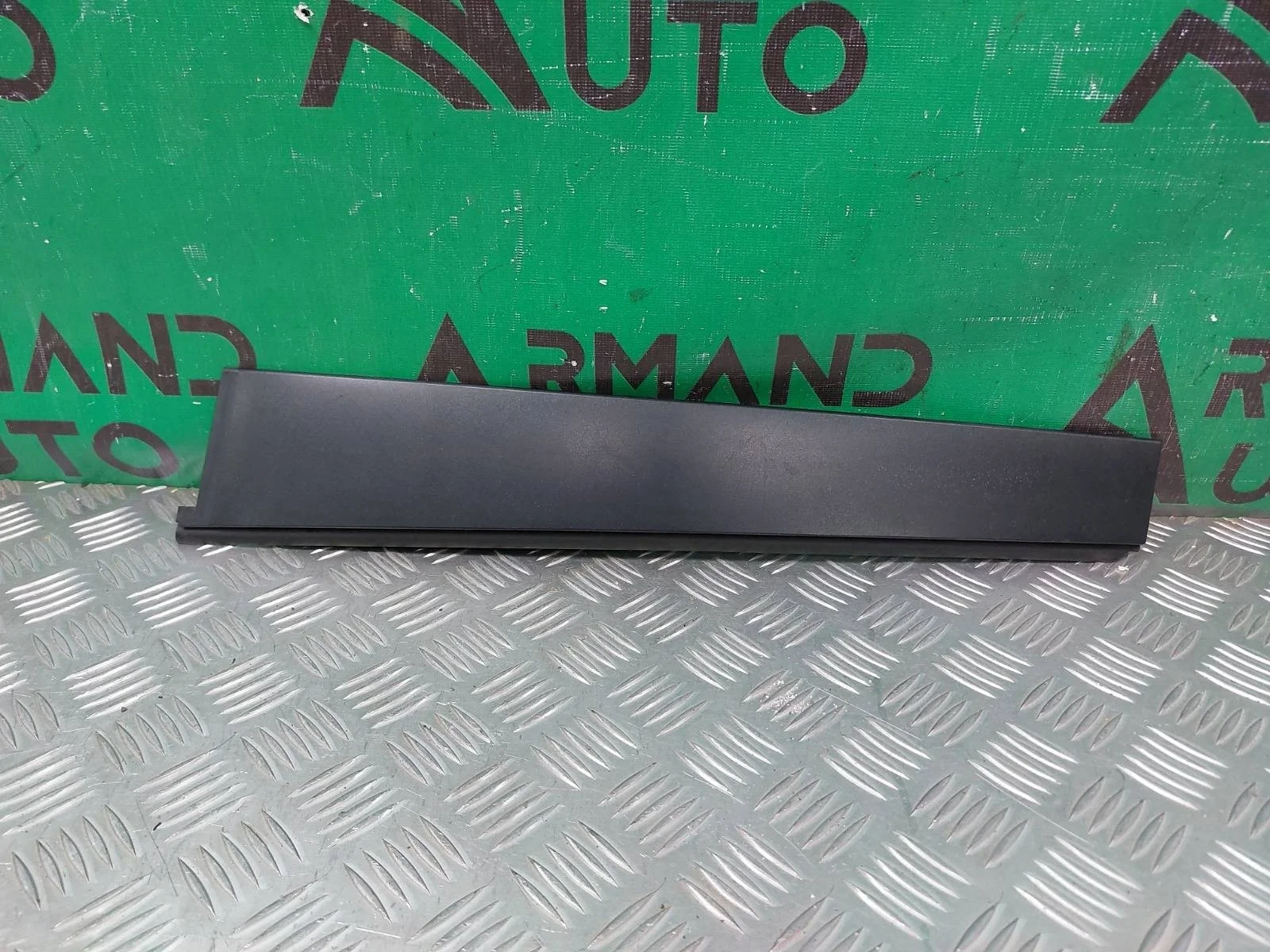 Накладка стойки двери Toyota Land Cruiser 2007-2021
