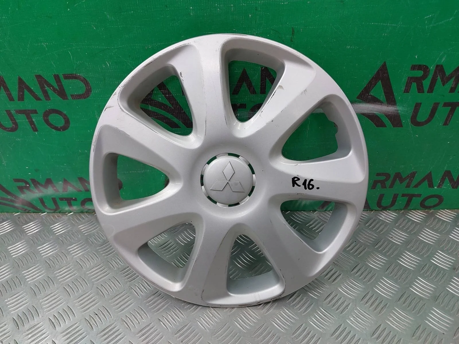 Колпак Mitsubishi Outlander 3