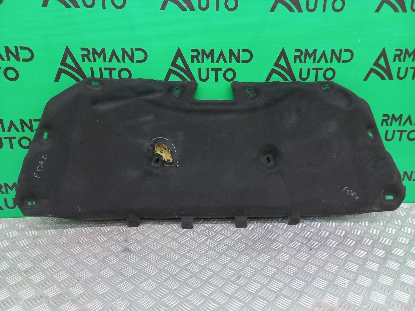 Шумоизоляция капота Ford Focus 2011-2019 3
