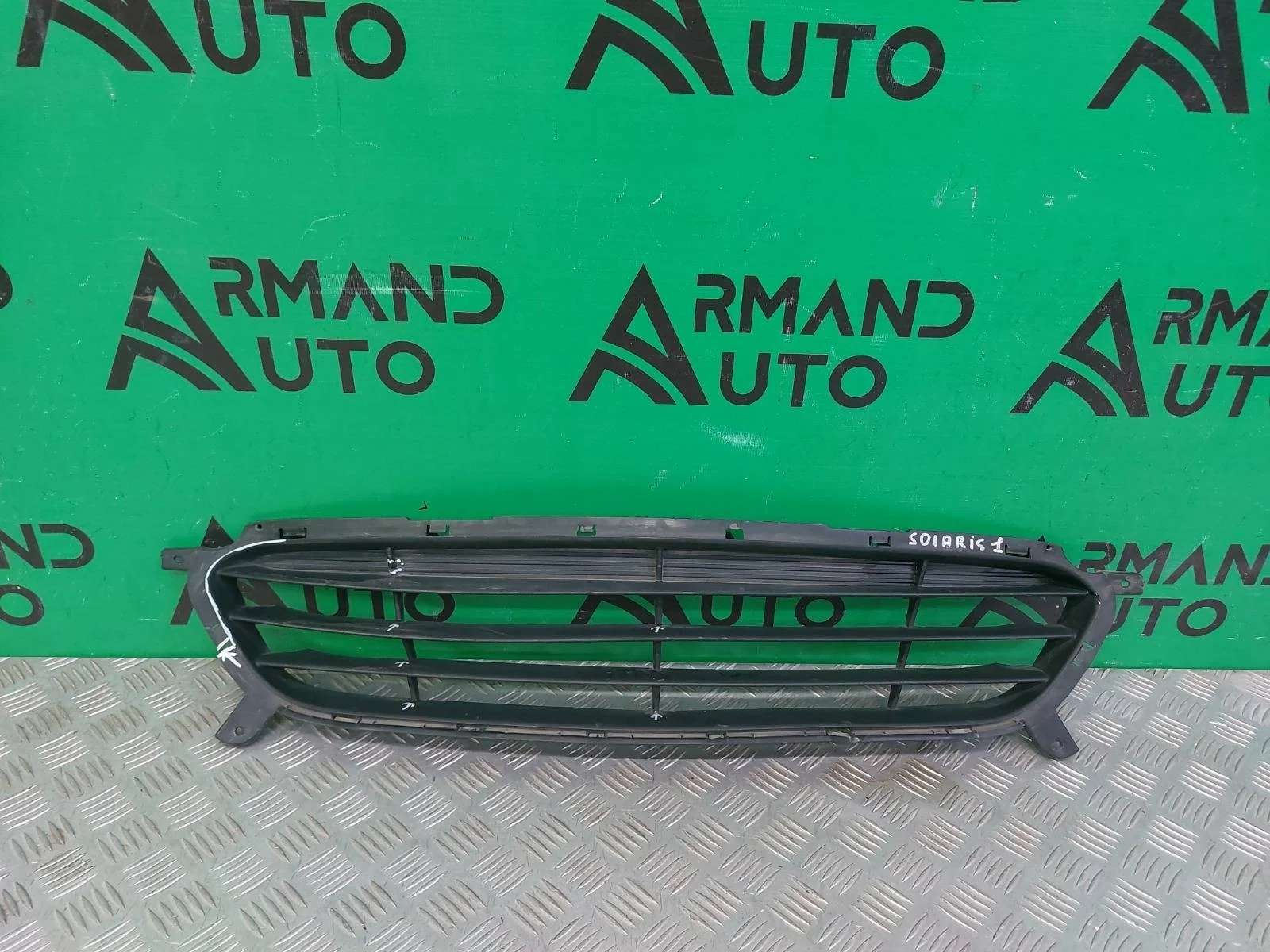 Решетка бампера Hyundai Solaris 2010-2014