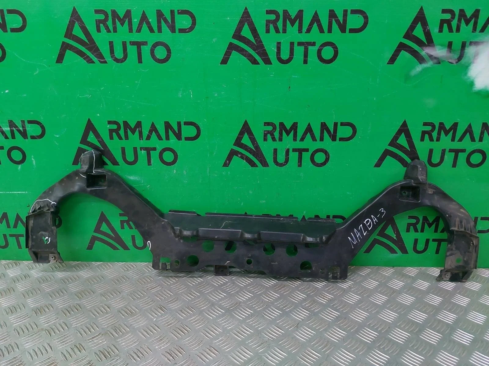 Кронштейн бампера Mazda 3 2013-2016 BM