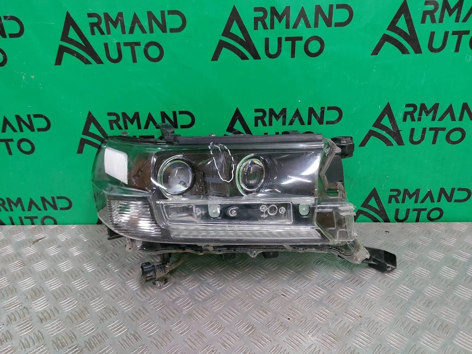 Фара Toyota Land Cruiser 2015-2021 200