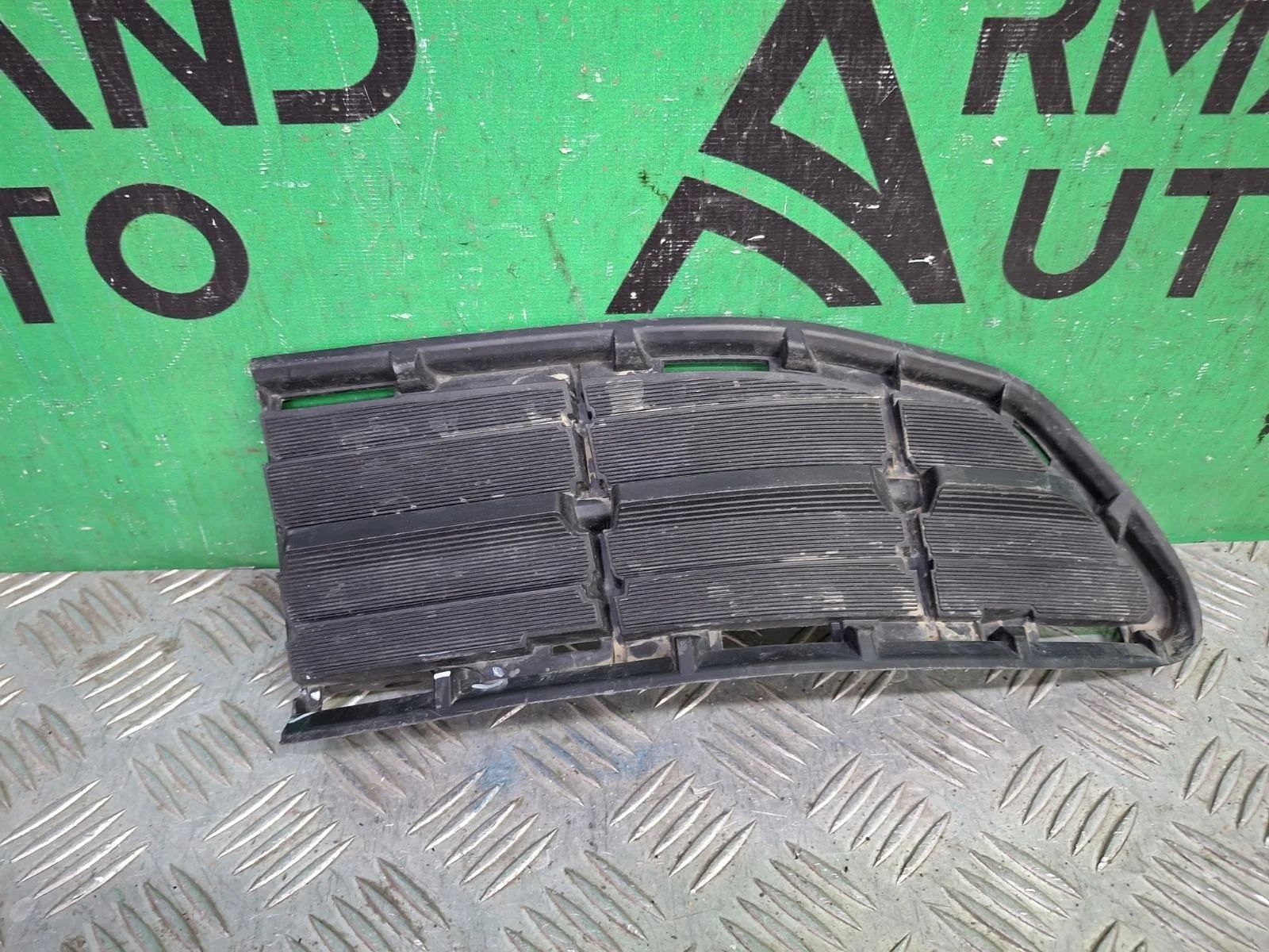 Решетка бампера Toyota RAV4 2012-2015 CA40