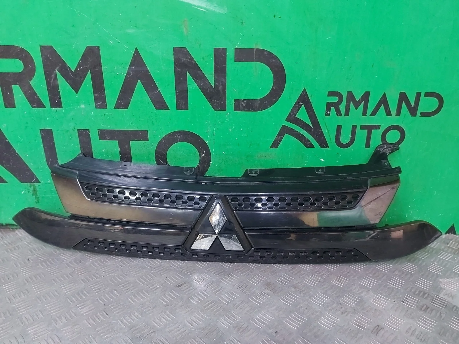 Решетка радиатора Mitsubishi Outlander 2018-нв 3