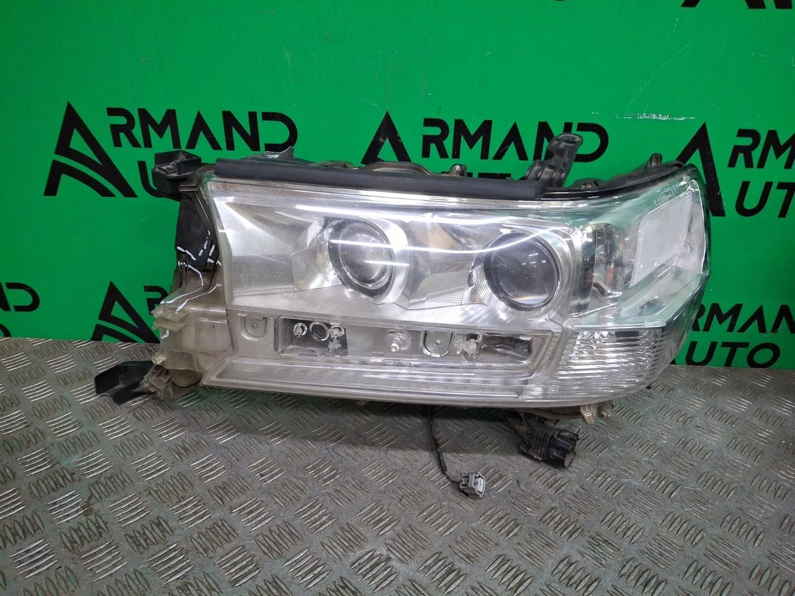Фара Toyota Land Cruiser 2015-2021 200