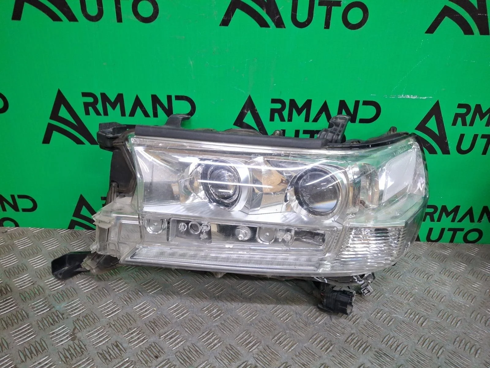 Фара Toyota Land Cruiser 2015-2021 200