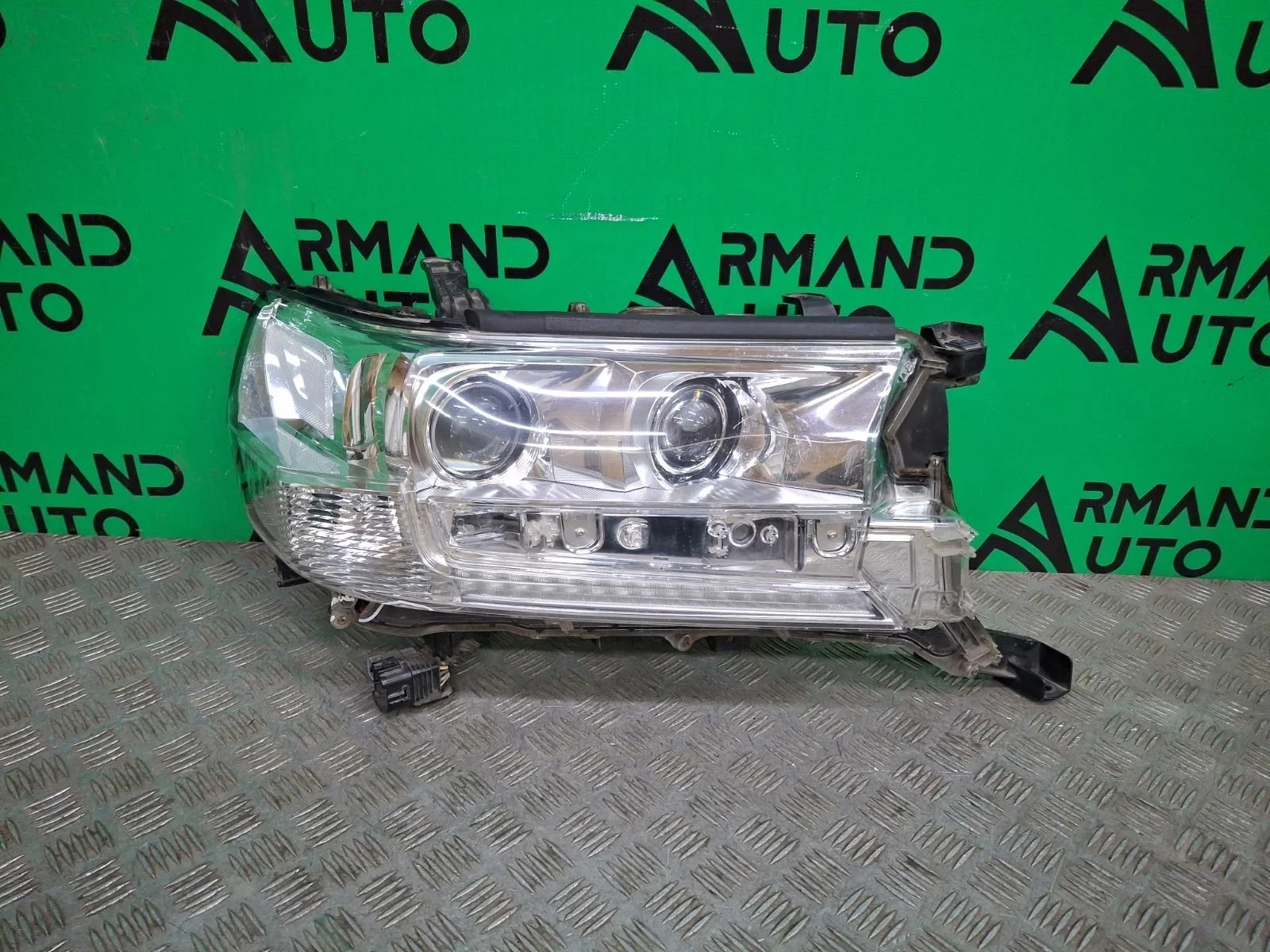 Фара Toyota Land Cruiser 2015-2021 200