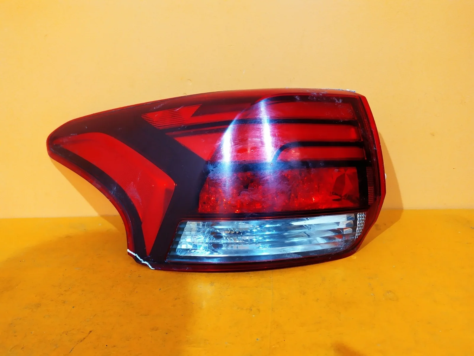 Фонарь внешний Mitsubishi Outlander 2015-нв 3