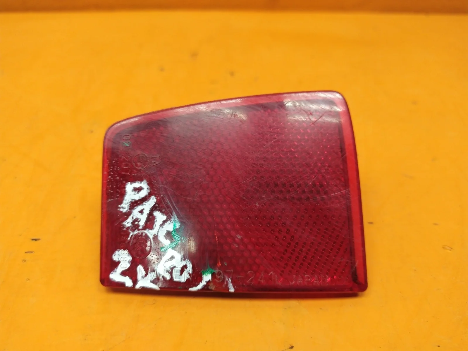 Отражатель Mitsubishi Pajero 2006-нв 4