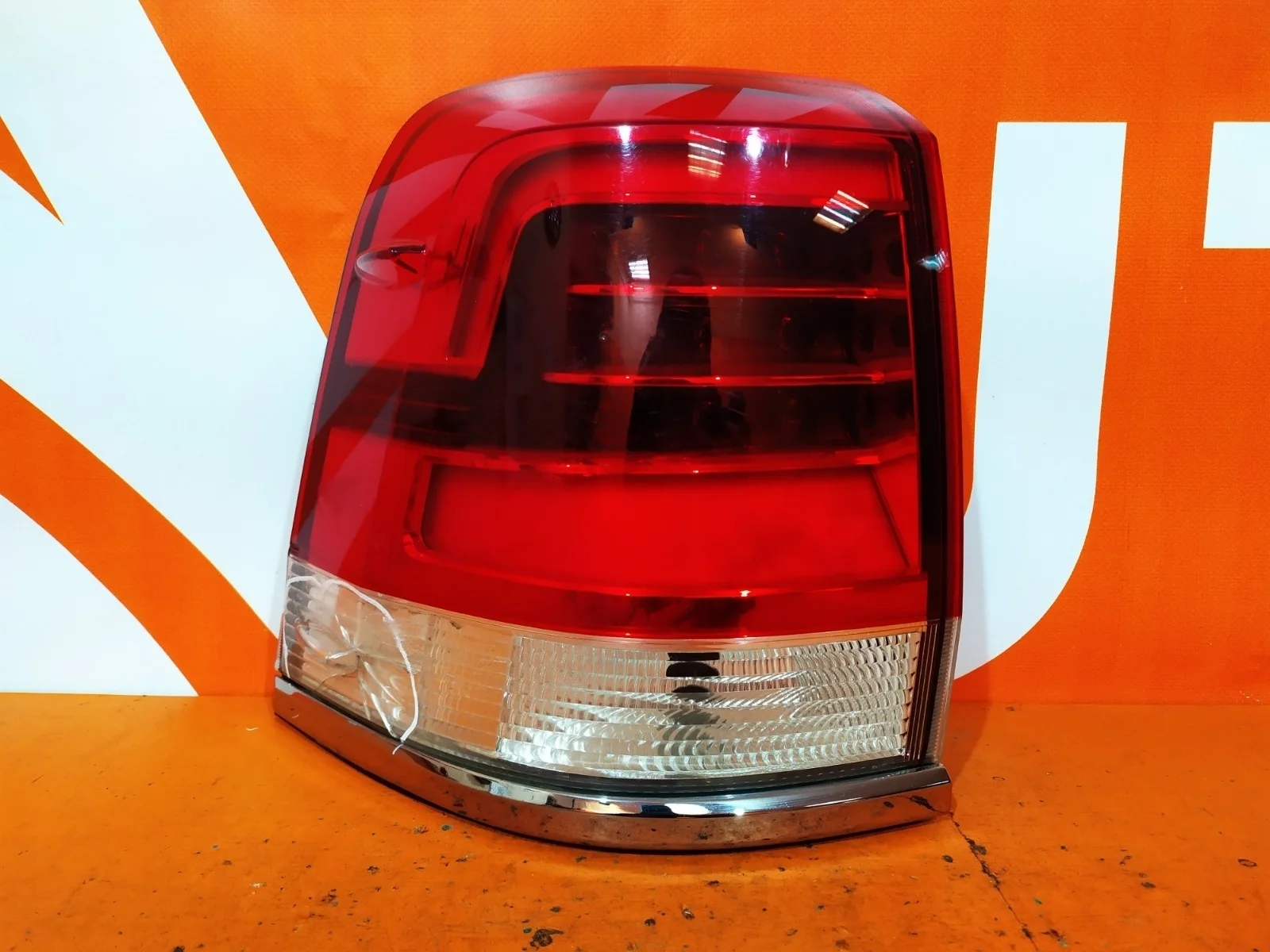 Фонарь внешний Toyota Land Cruiser 2015-2021 200