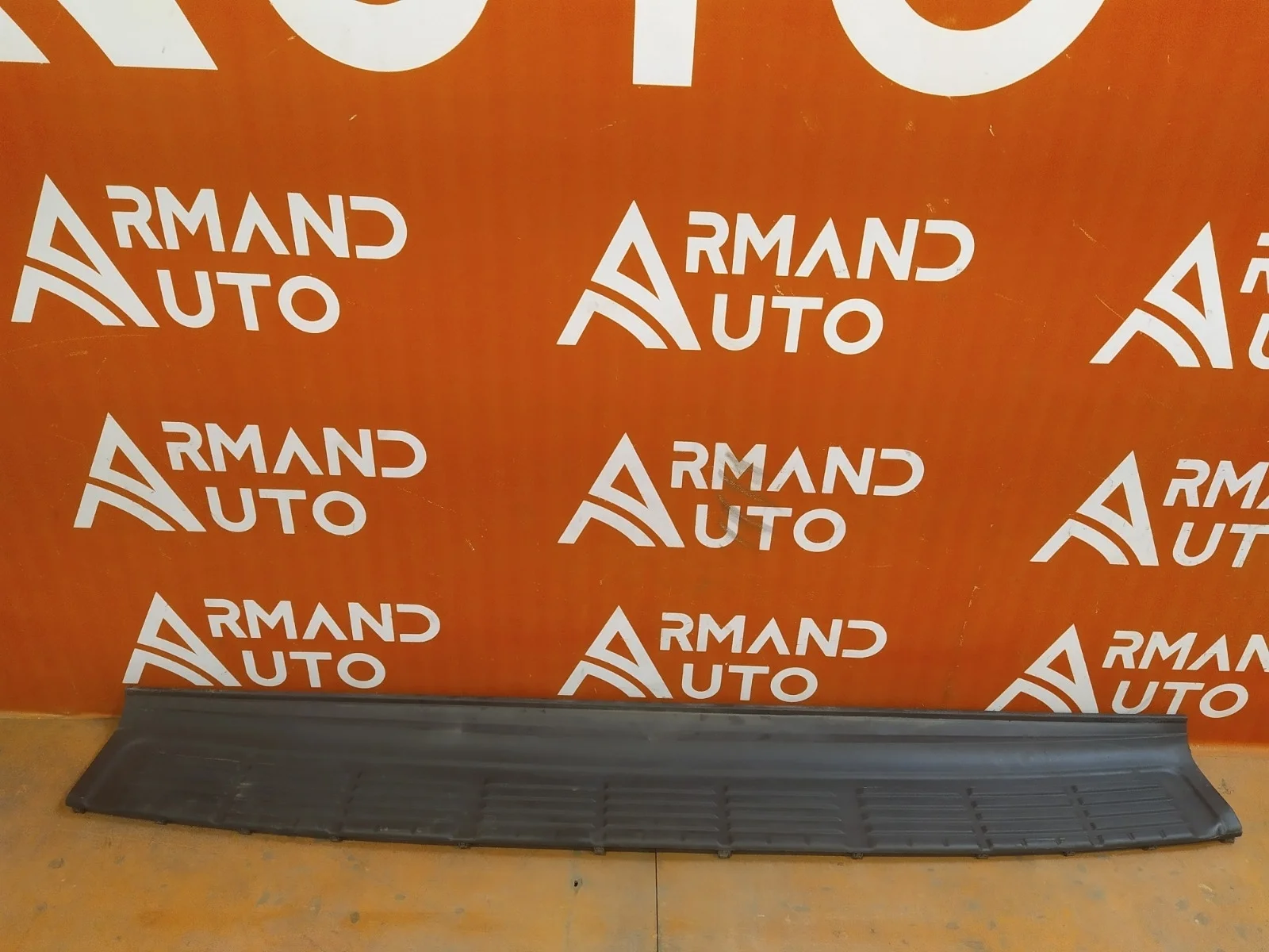 Накладка бампера верхняя Toyota Land Cruiser 2007-2021
