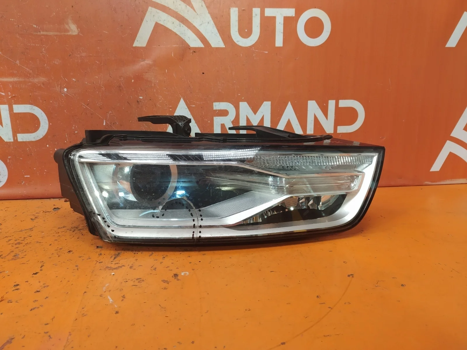 Фара Audi Q3 2014-2018 8U