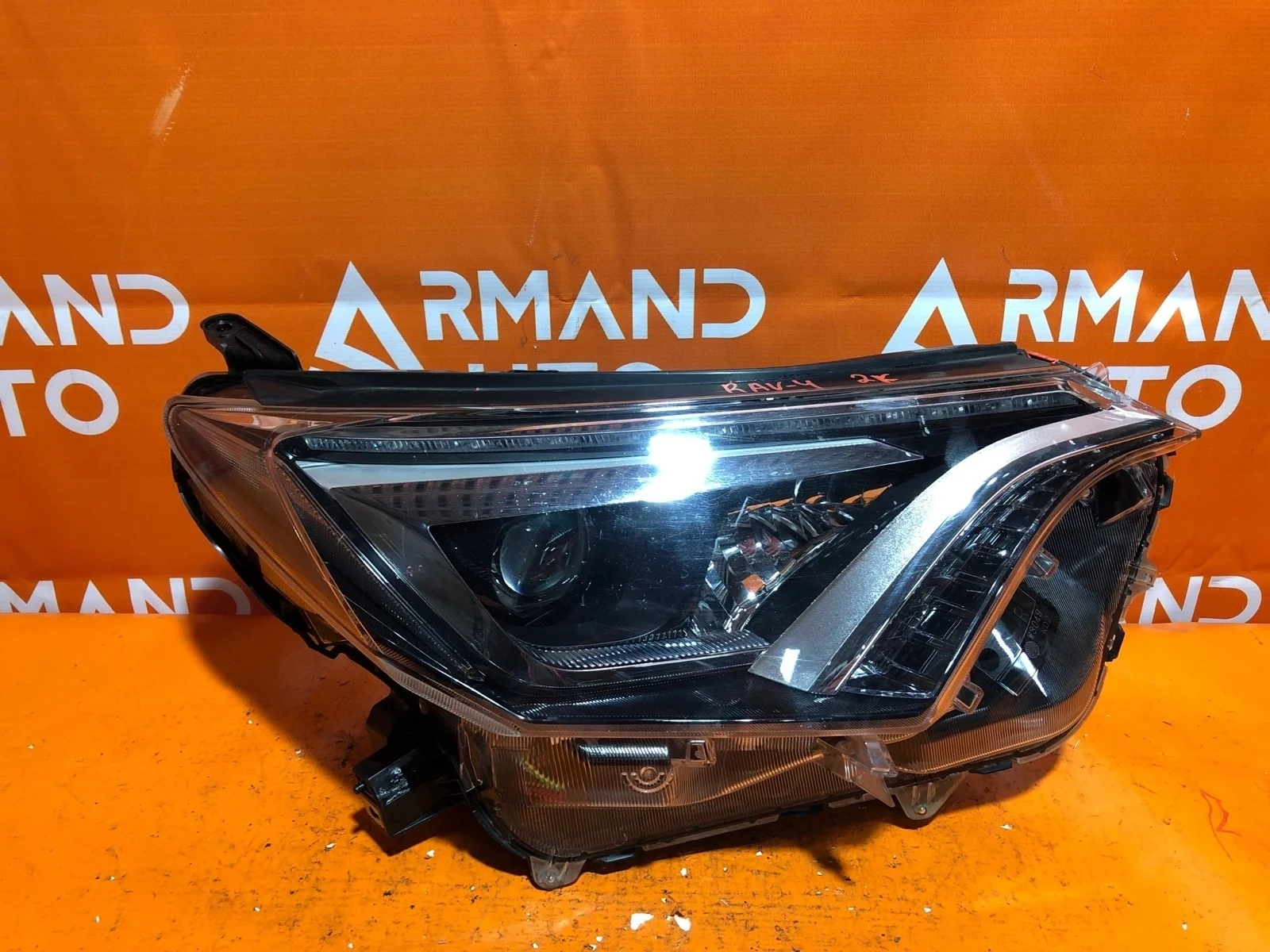 Фара Toyota RAV4 2015-2019 CA40