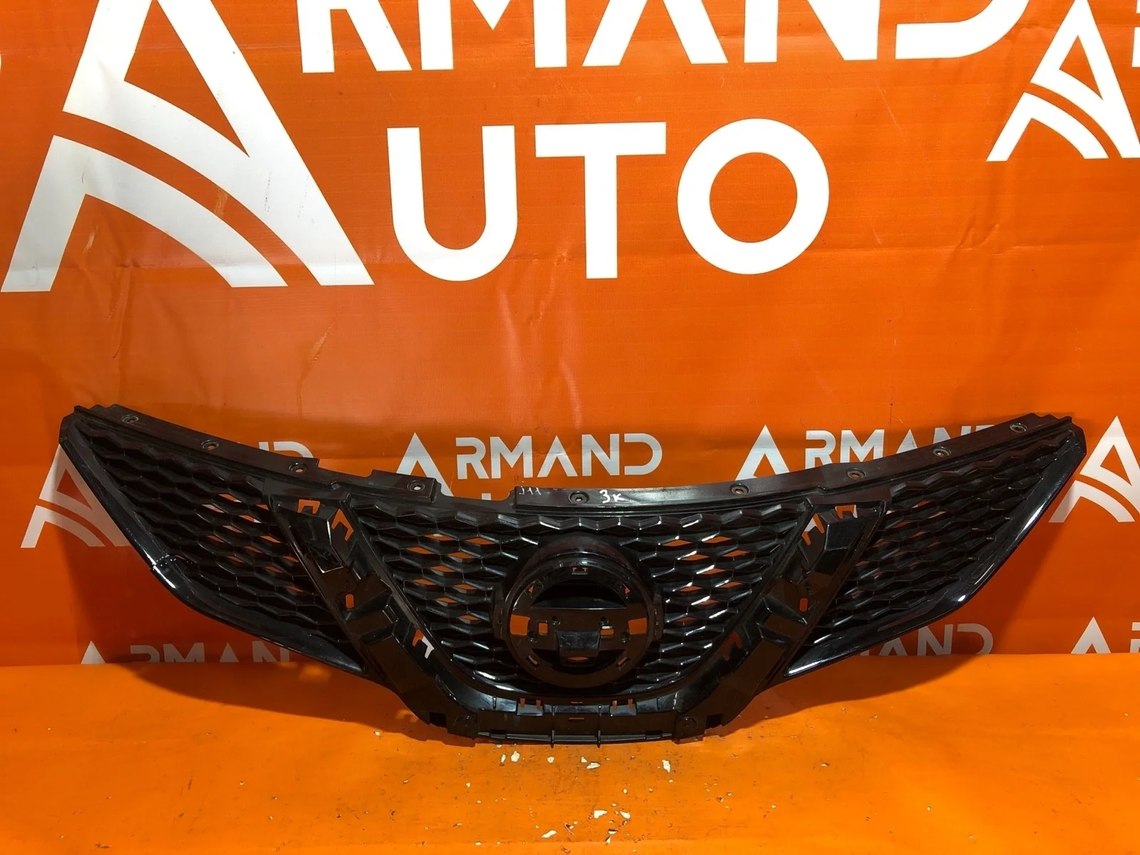 Решетка радиатора Nissan QASHQAI 2013-2019 j11