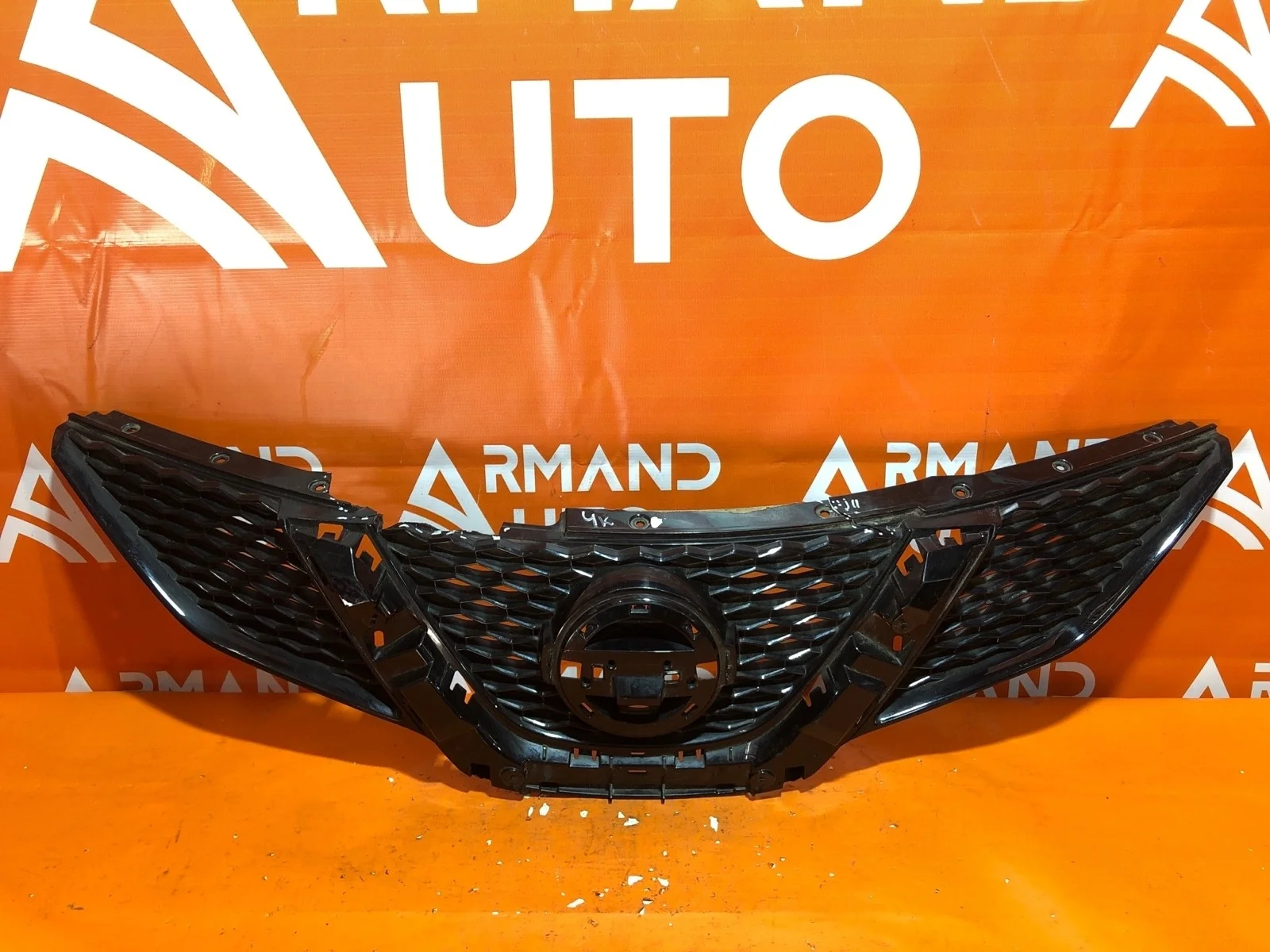 Решетка радиатора Nissan QASHQAI 2013-2019 j11