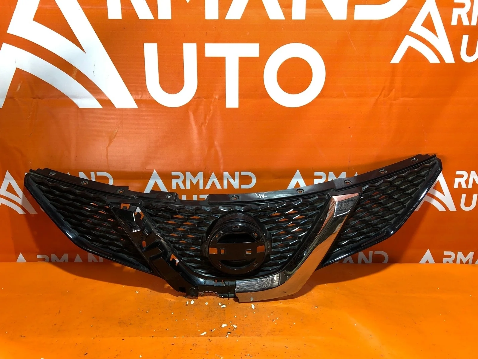 Решетка радиатора Nissan QASHQAI 2013-2019 j11