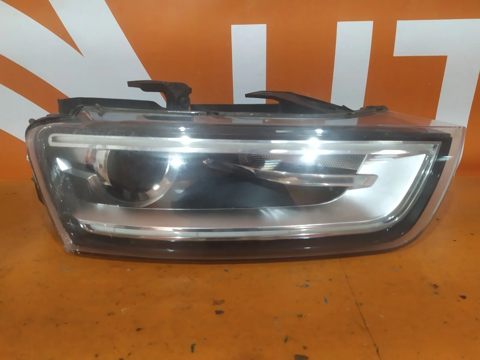 Фара Audi Q3 2011-2014 8U