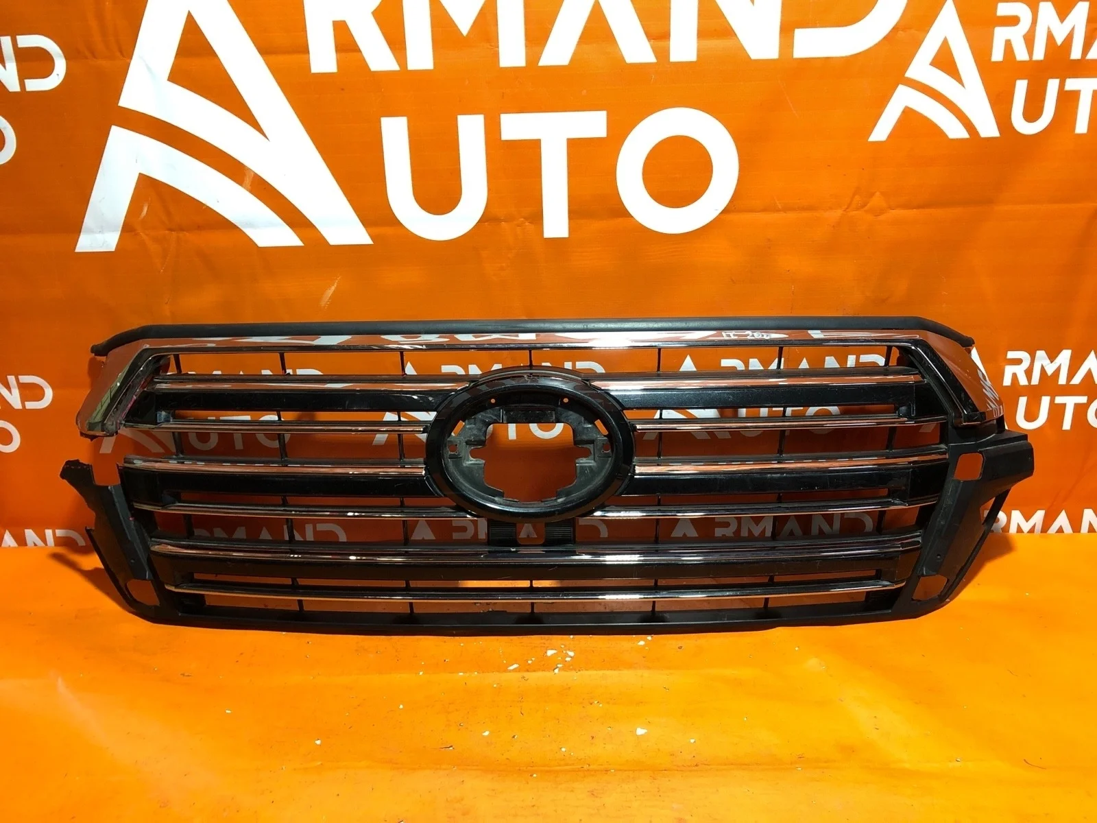 Решетка радиатора Toyota Land Cruiser 2015-2021 200