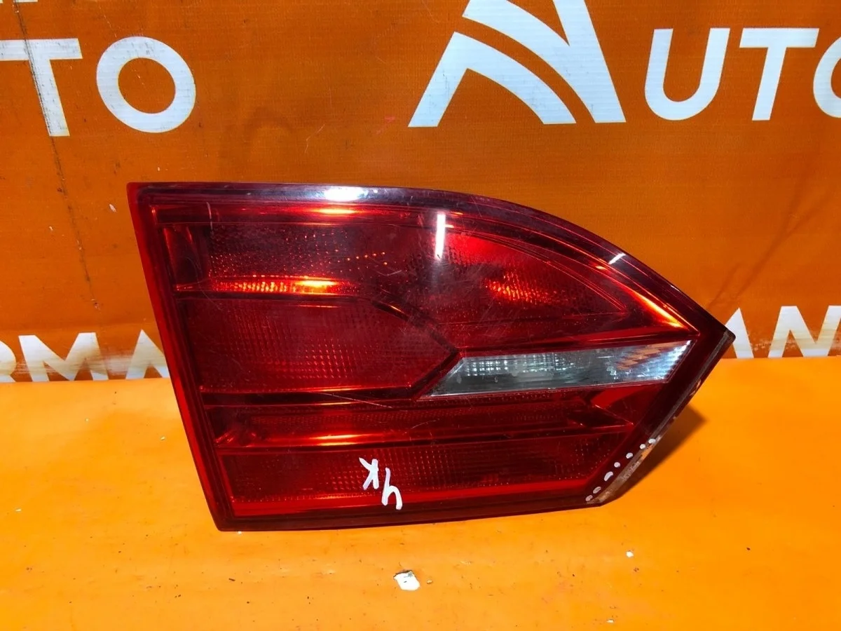 Фонарь внутренний Volkswagen JETTA 2010-2015 6
