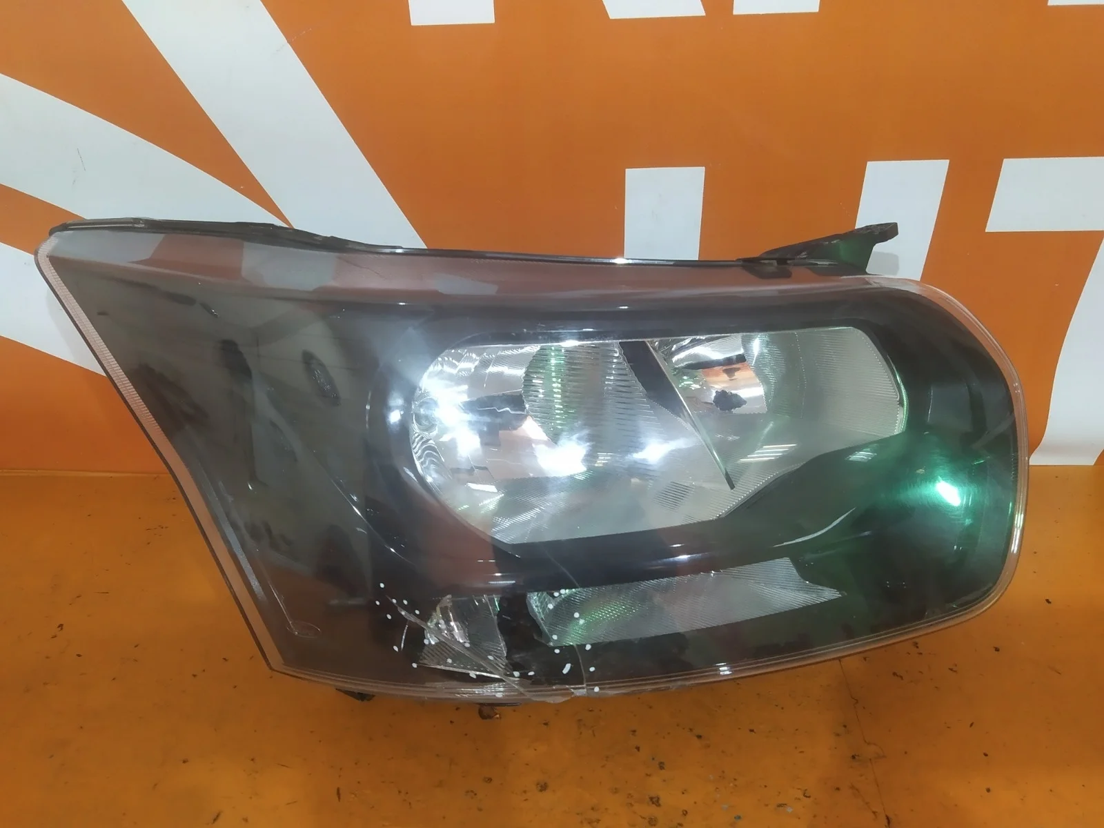 Фара Ford Transit 2014-нв 7 TTG