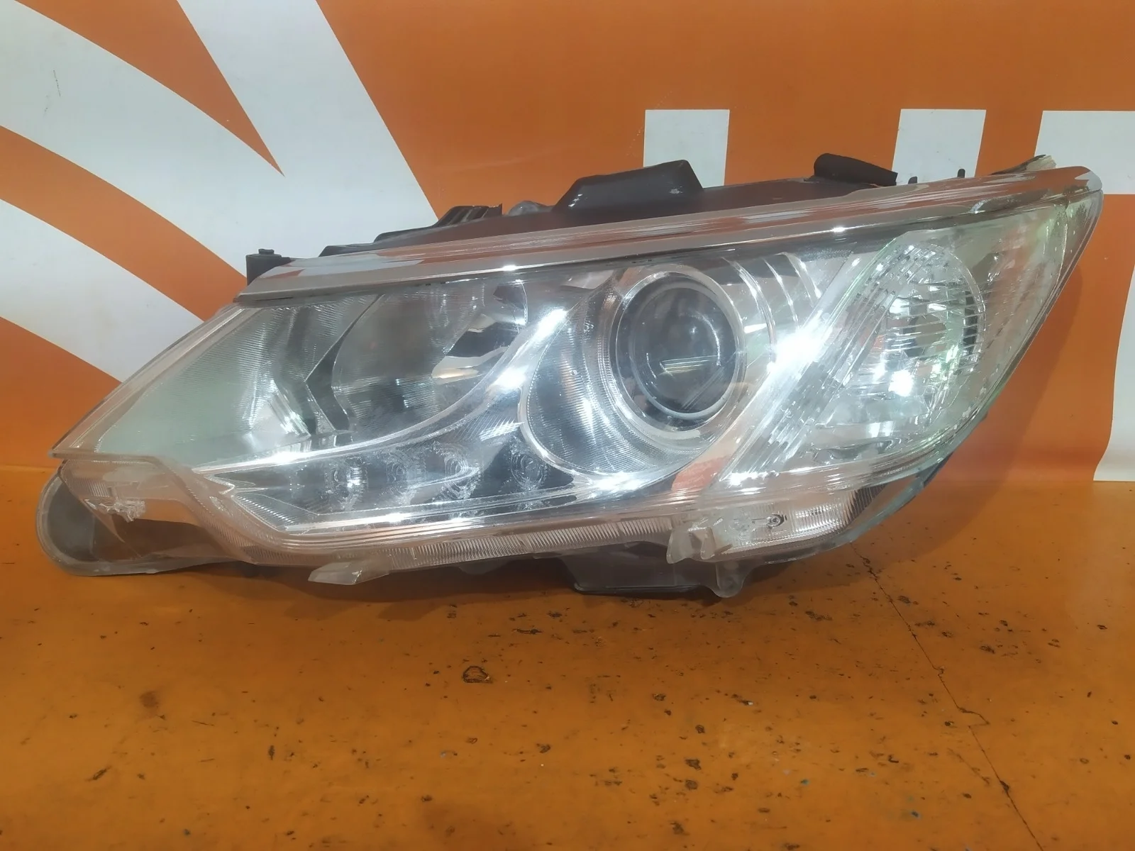 Фара Toyota Camry 2014-2017 XV50