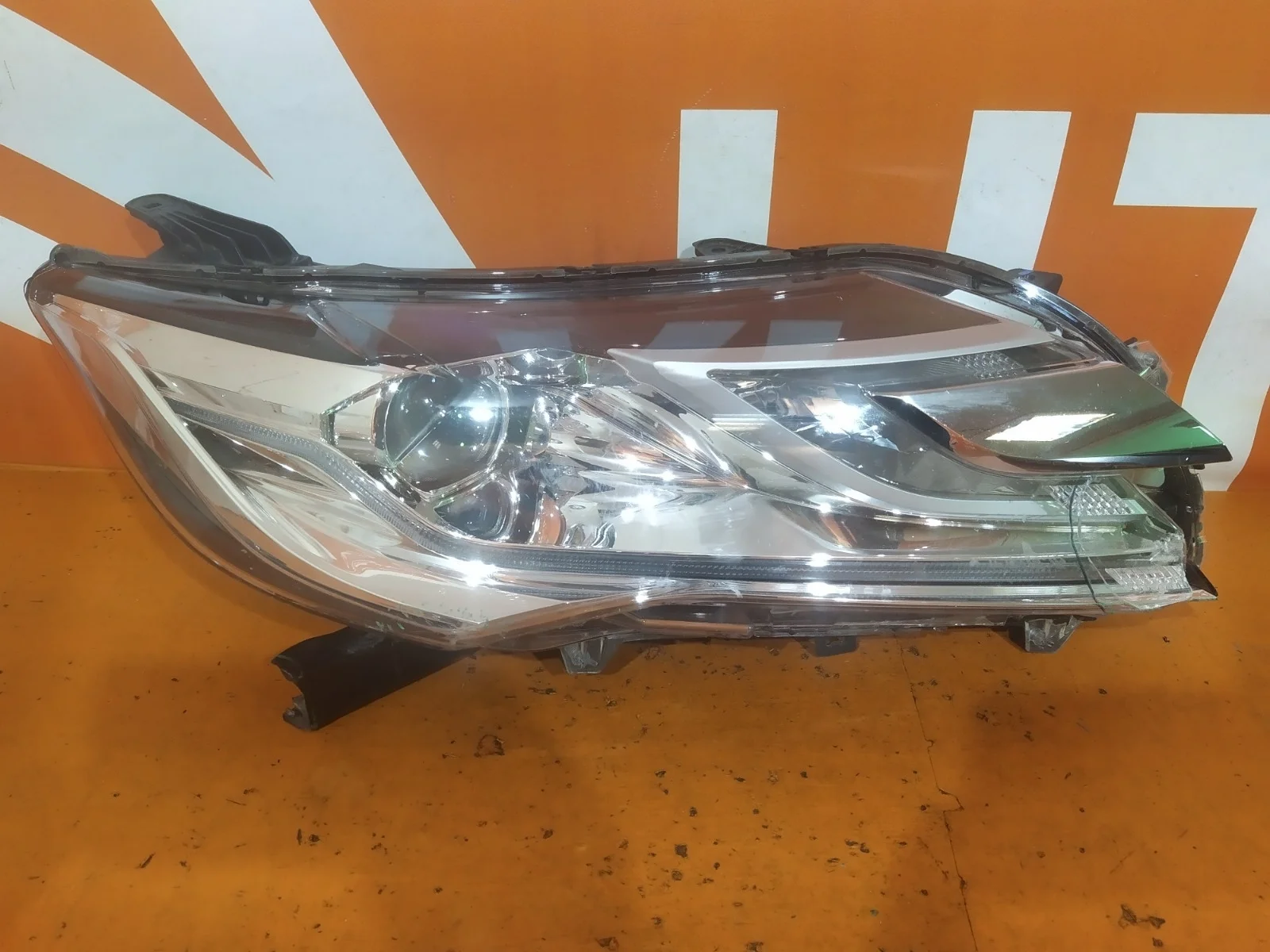 Фара Mitsubishi Pajero Sport 2015-2021 3