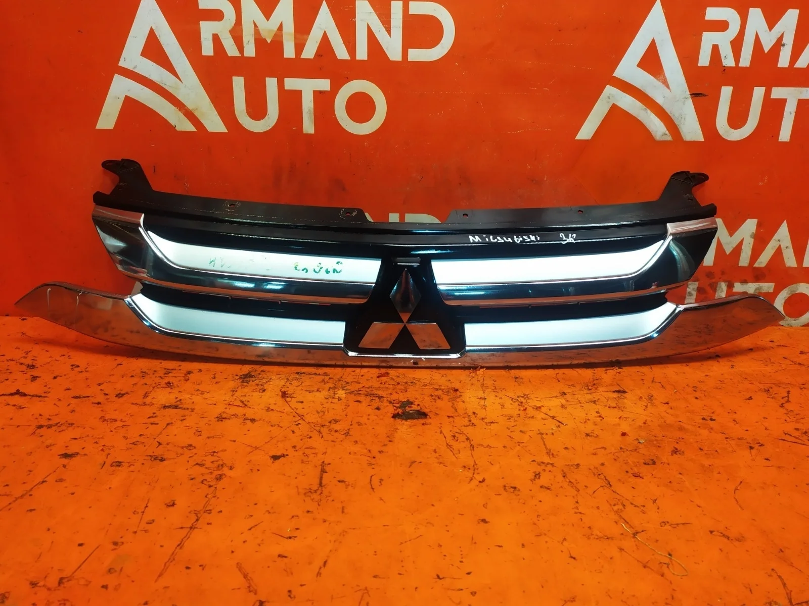 Решетка радиатора Mitsubishi Outlander 2015-2018 3