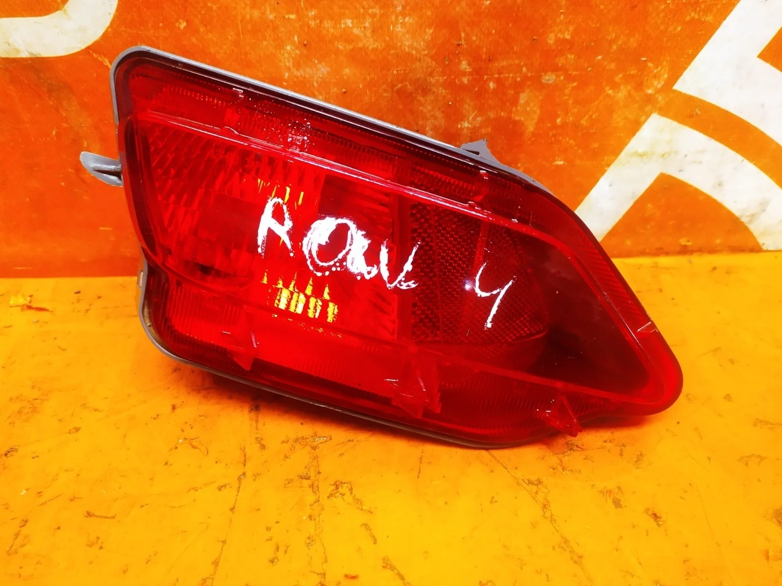 Фонарь противотуманный Toyota RAV4 2012-2015 CA40