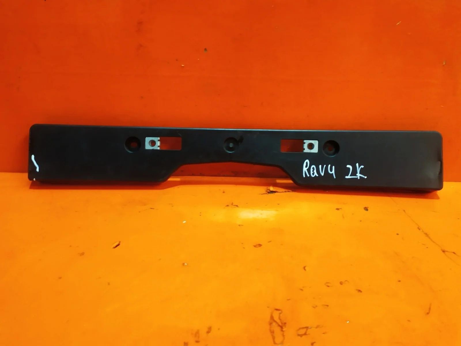 Площадка под гос номер Toyota RAV4 2015-2019 CA40