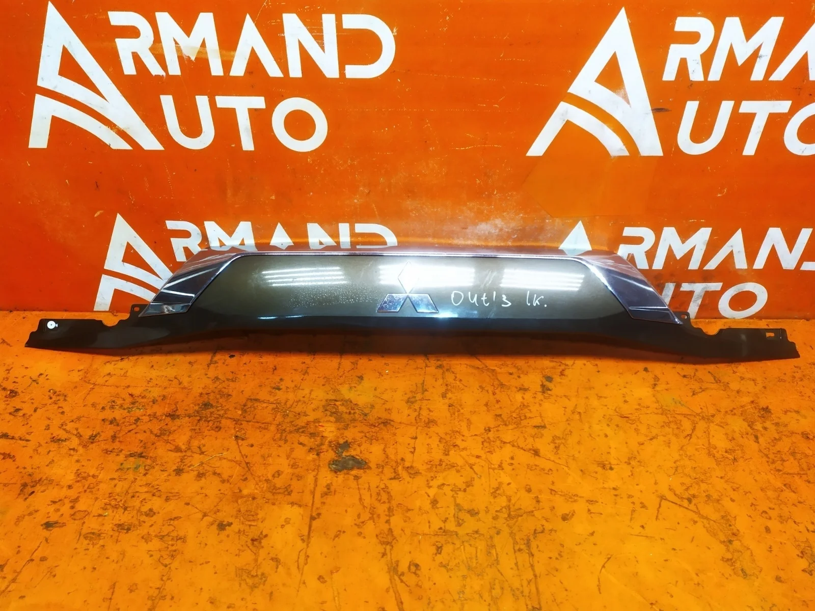 Накладка двери багажника Mitsubishi Outlander 2015-нв 3