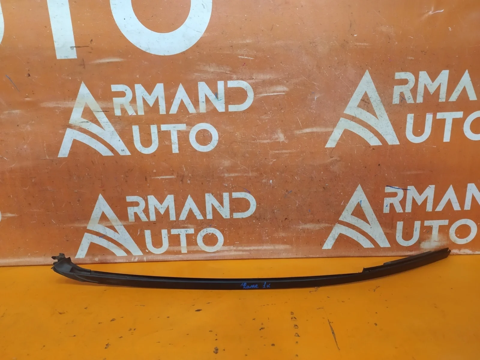 Молдинг лобового стекла Toyota Land Cruiser 2007-2021