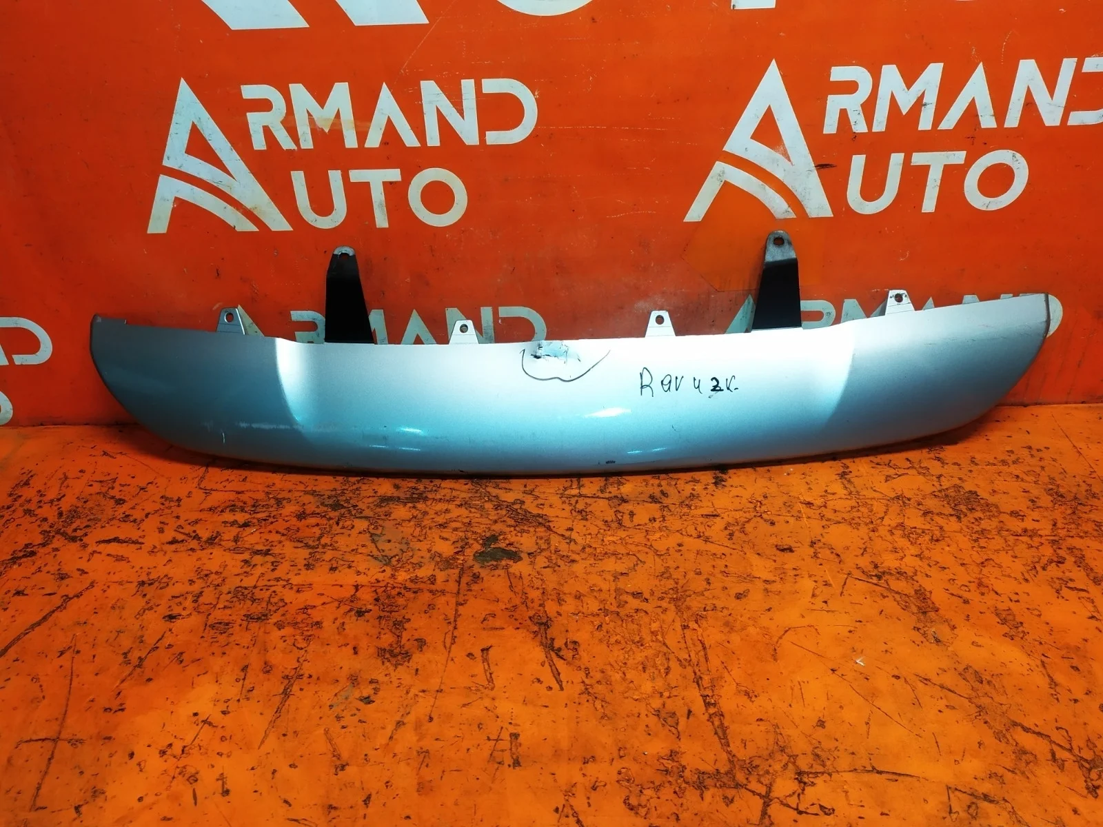 Накладка бампера Toyota RAV4 2015-2019 CA40